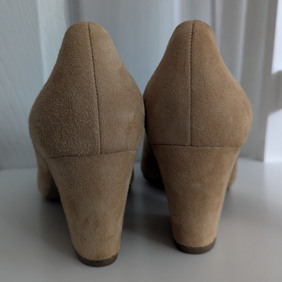 Botkier Stella Suede Pumps in Sand - Block Heel Pointed Toe Nude Heels - Picture 11 of 12